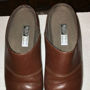 Munro America Brown Leather Mules Clogs 7 1/2W